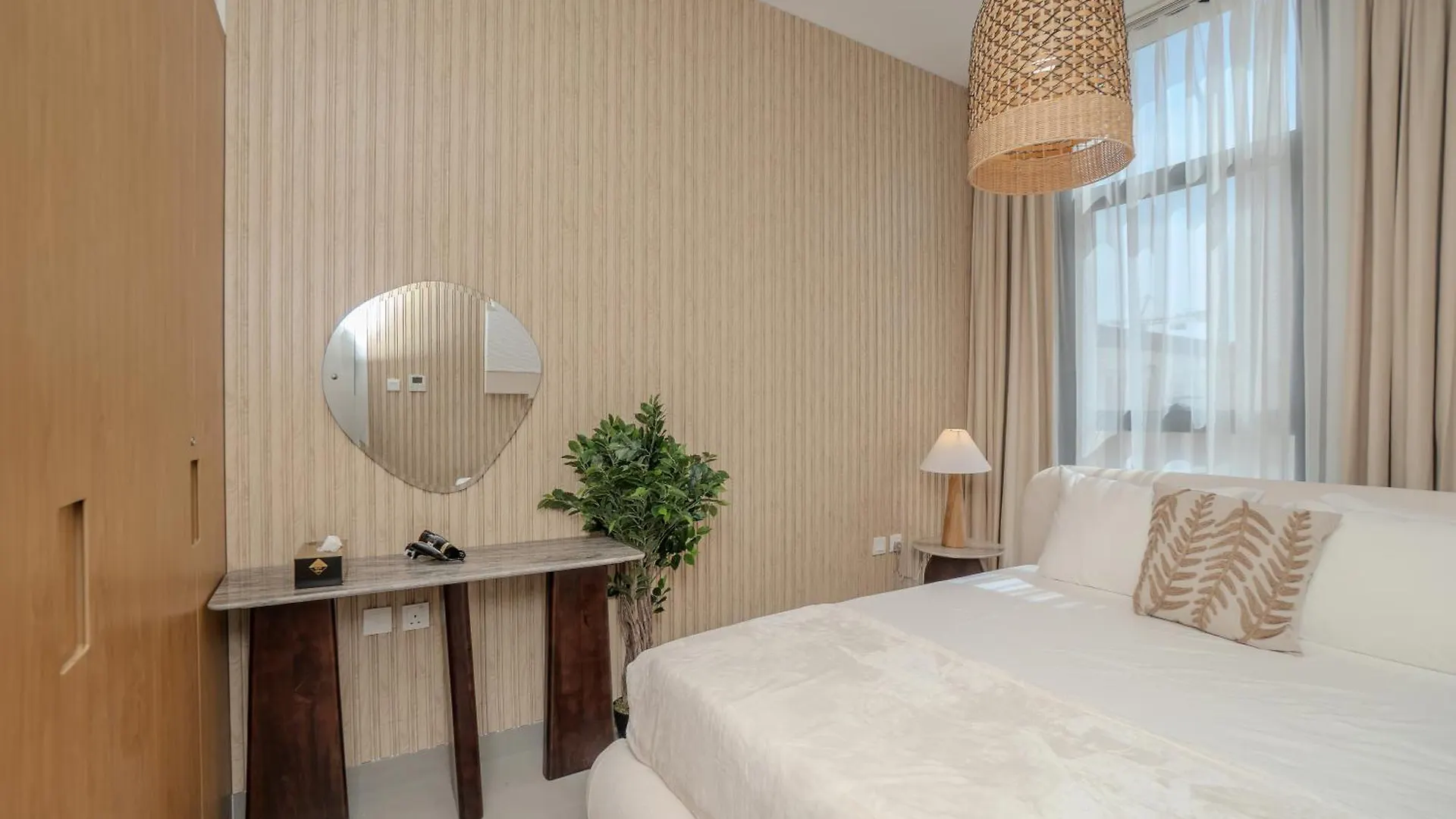 1Br Oak Luxury By Blue Cloud Holidays Sharjah United Arab Emirates